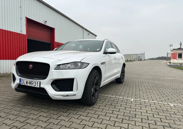 Jaguar F-Pace cena 90000 przebieg: 107000, rok produkcji 2016 z Bolesławiec małe 121